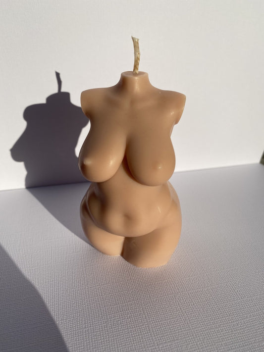 Candle Queens Co. Curvy Her (Ivy)